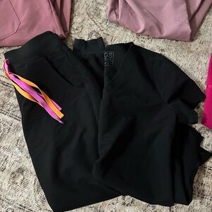 Black Figs Scrub Set